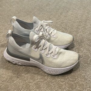 Women's Nike React Infinity in white metallic. Size 8.5